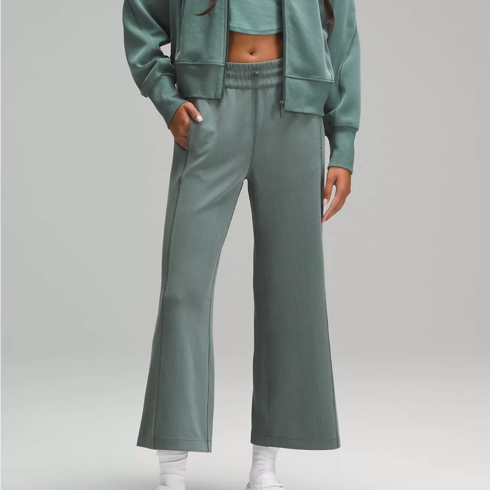 Lululemon Ribbed Softstreme Mid-Rise Wide-Leg Cropped Pant 25" in dark forest